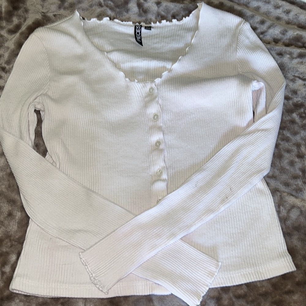 New (WOT) Pieces white long sleeve button-up SZ: S